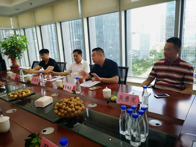 新加坡延陵吳氏總會會長吳佶財夫婦蒞臨蟻族網(wǎng)交流指導